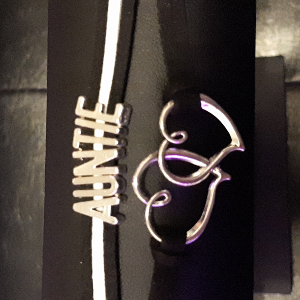 🎉3 for $15🎉 black and white leather auntie bracelet with double hearts
